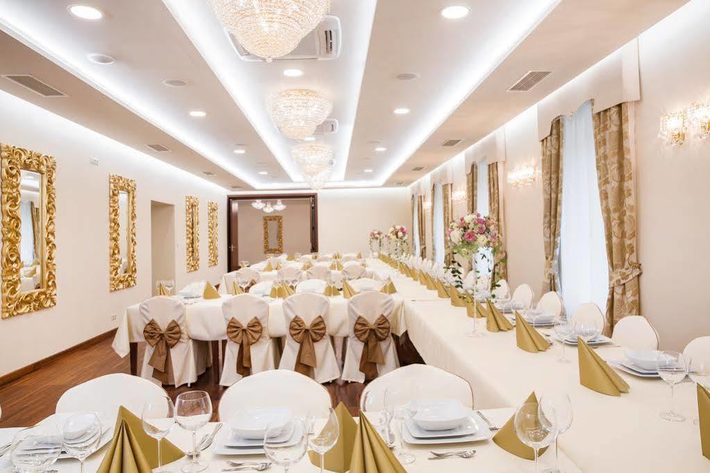 Grein Hotel Rzeszów Buitenkant foto