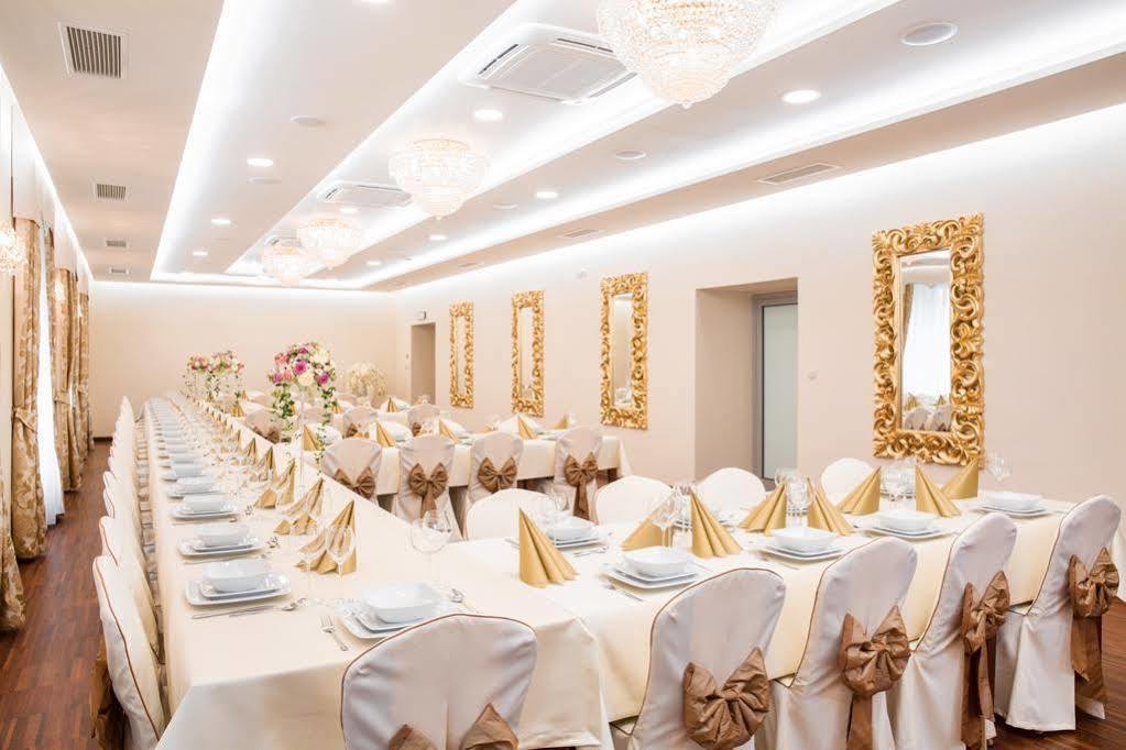 Grein Hotel Rzeszów Buitenkant foto